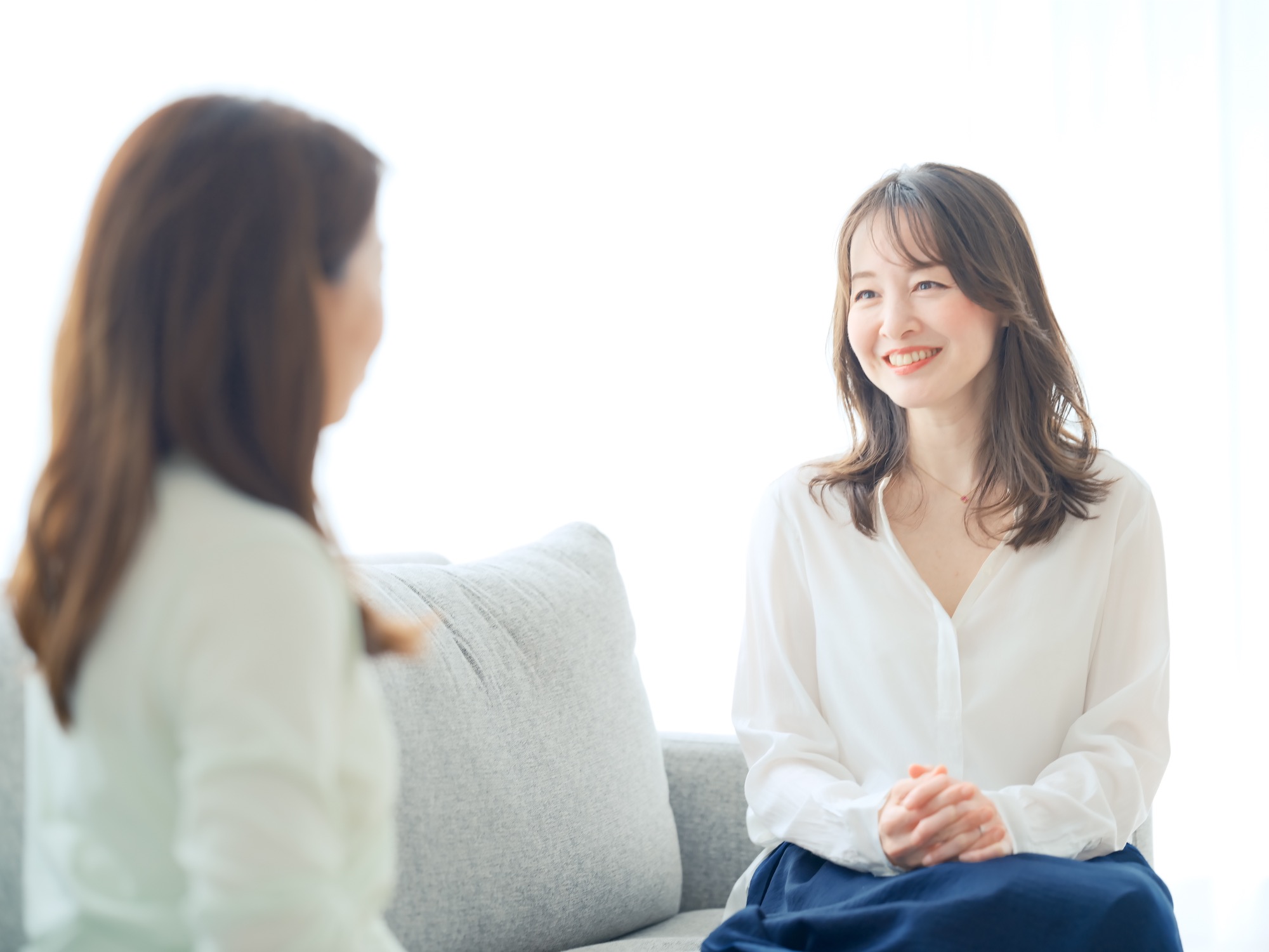 はんなが個別相談で笑顔で話している写真